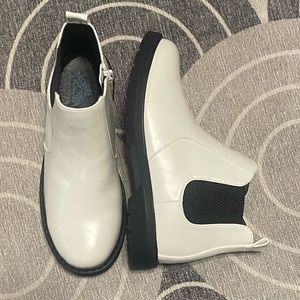 Big kids combat boots. Size 4.